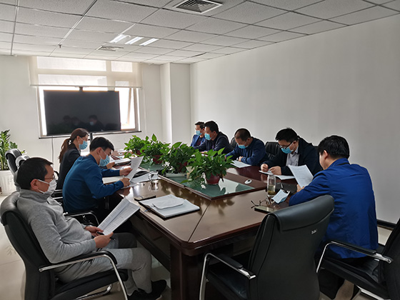 中心組學習.jpg 中心組學習.jpg